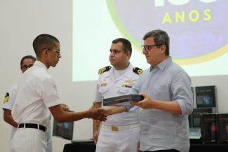 EAMCE entrega Tablets ao Corpo de Alunos
