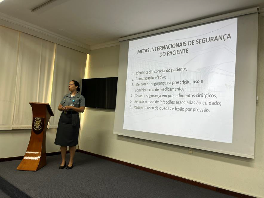 Segundo Tenente (RM2 S) Enfermeira Lorena Luíza Alves Cardoso Membro Executora do Serviço de Controle de Infecção Hospitalar do HNBra