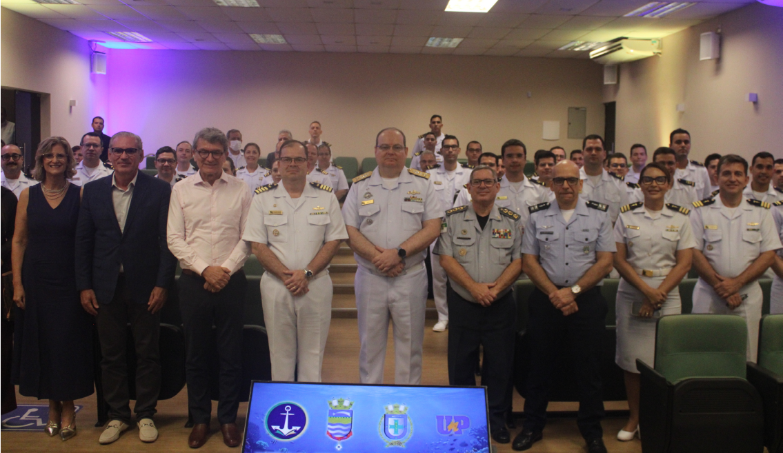Militares e participantes na Aula Magna Inaugural