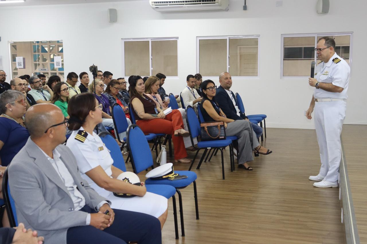 CMG (Md) Fabio Souza faz abertura do evento