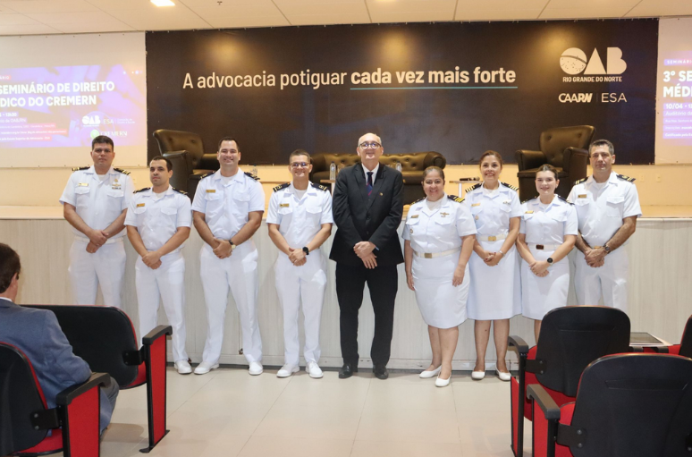 Militares profissionais da saúde e do direito que participaram do evento
