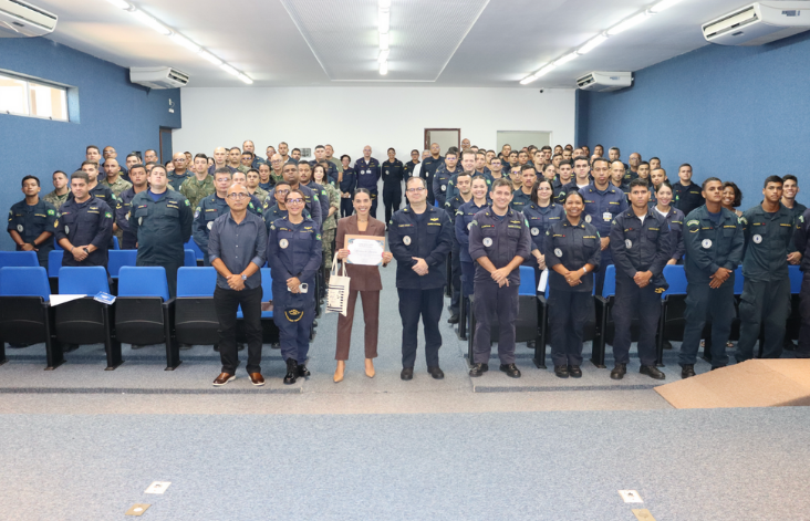 Militares reunidos ao final de evento realizado pela Dra. Mariana de Siqueira