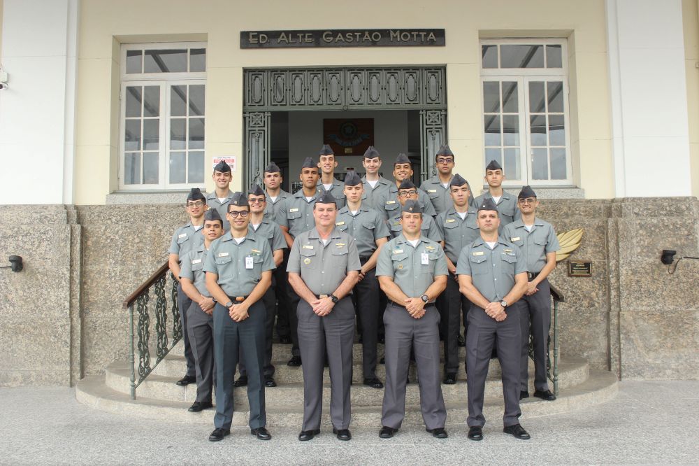 Futuros Oficiais Intendentes visitam o Edifício Almirante Gastão Motta