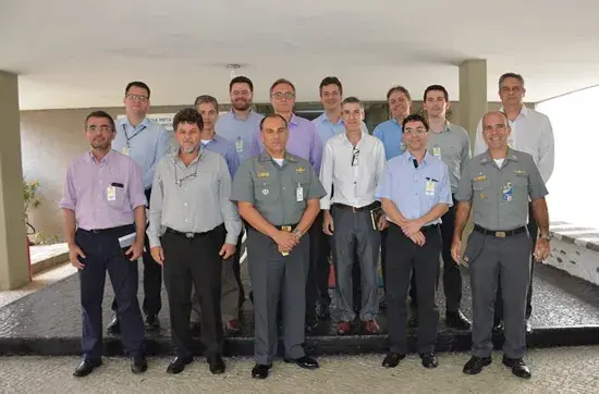 IPqM recebe visita da Embraer