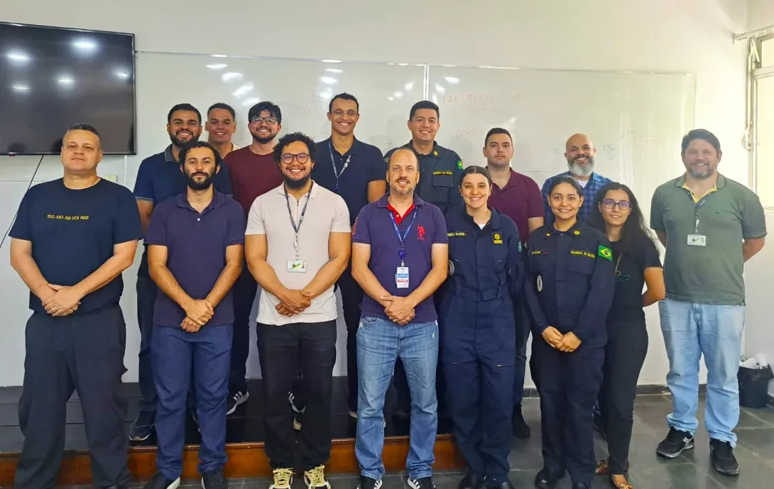 Especialistas da SecNSNQ participam curso especial de submarinos no CIAMA
