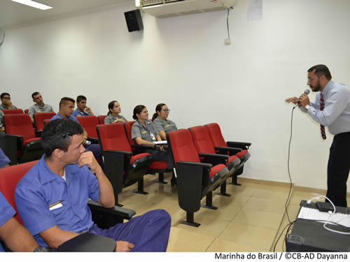 Durante a palestra Cópia.jpg