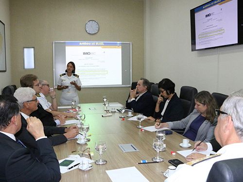 Adriana Pina palestra durante a reunião na DPC