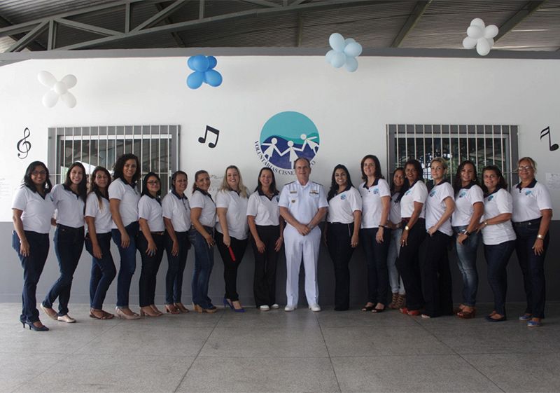 Almirante de Esquadra Liseo Zampronio e voluntárias