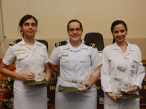 As residentes médicas CT(Md) Carolina Cunto de Athayde e