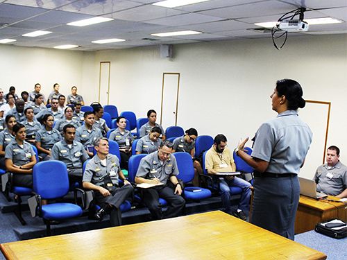 CF T Adriana Coelho explicando as boas práticas do SEN