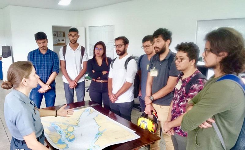 Estudantes nas dependências do Centro de Hidrografia e Navegação do Norte