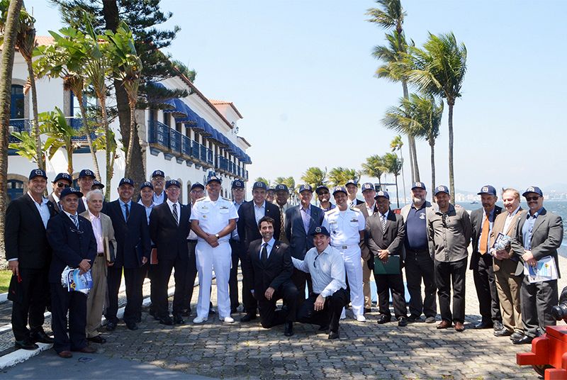 Ex-alunos do CIORM, EFORM e CFORM em foto oficial, por ocasião do